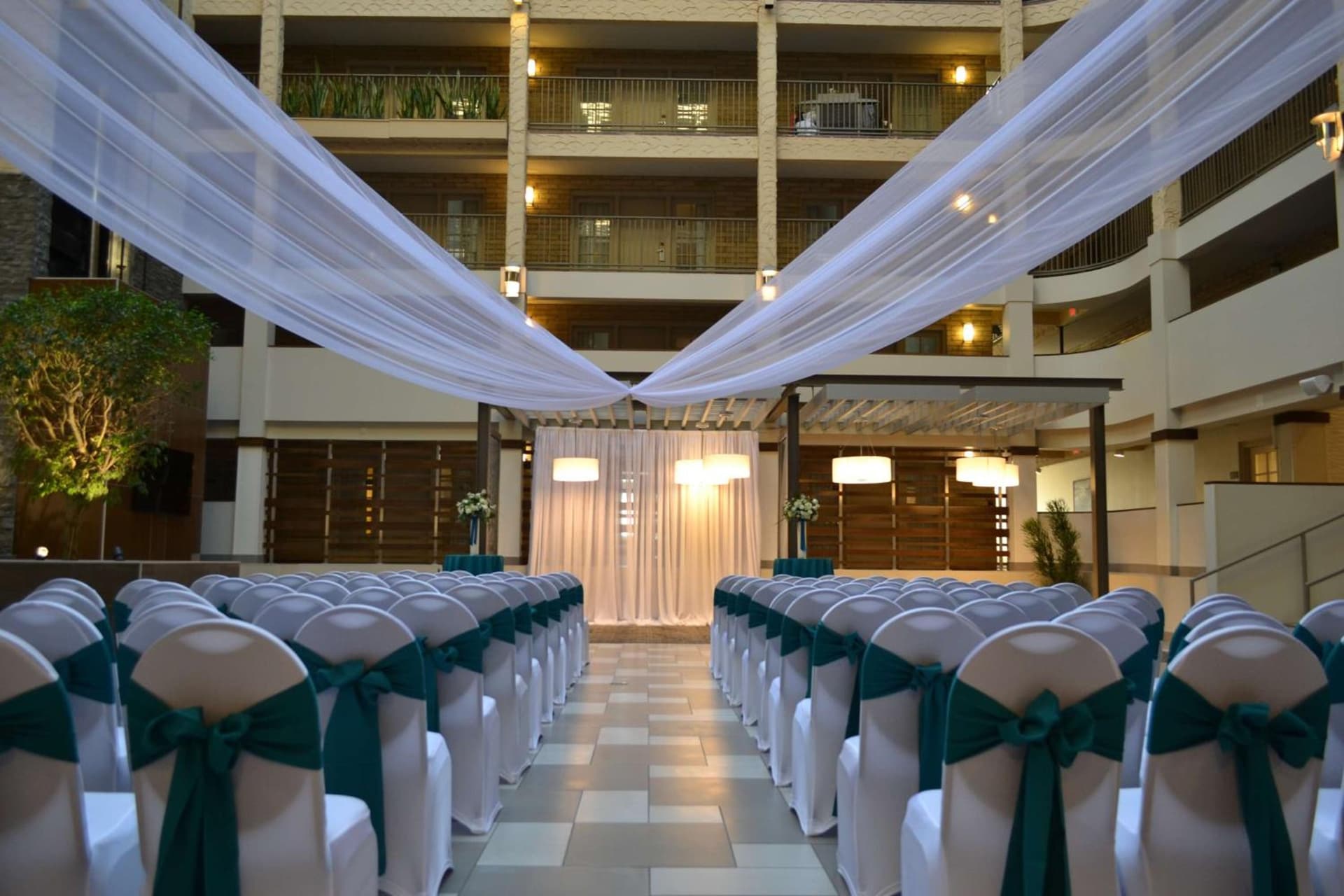 Embassy Suites by Hilton Minneapolis Bloomington Edina gallery photo in Bloomington, MN — image 9