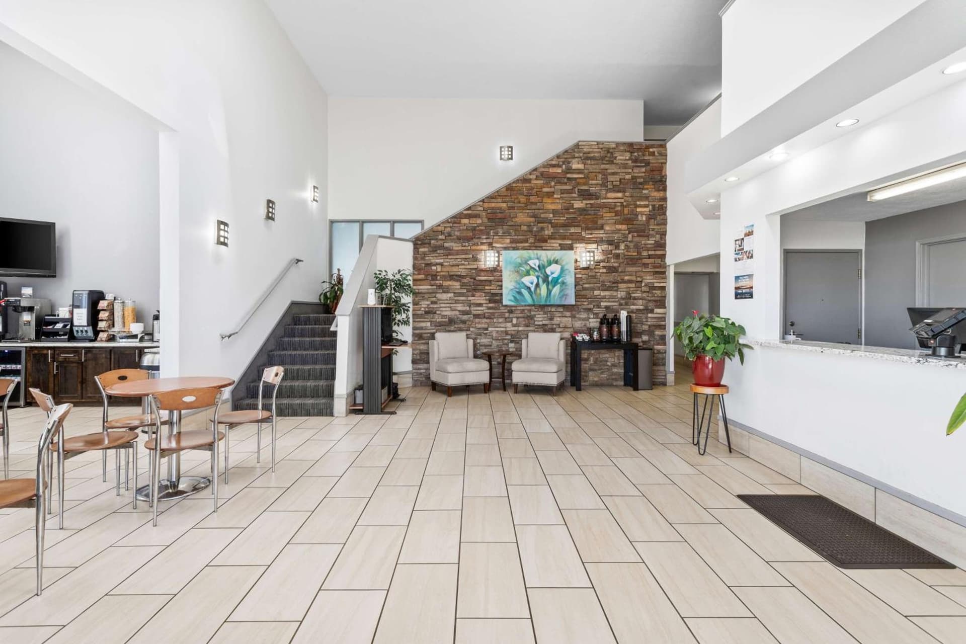 SureStay Hotel by Best Western Albuquerque Midtown interior in Albuquerque, NM — gallery photo 2
