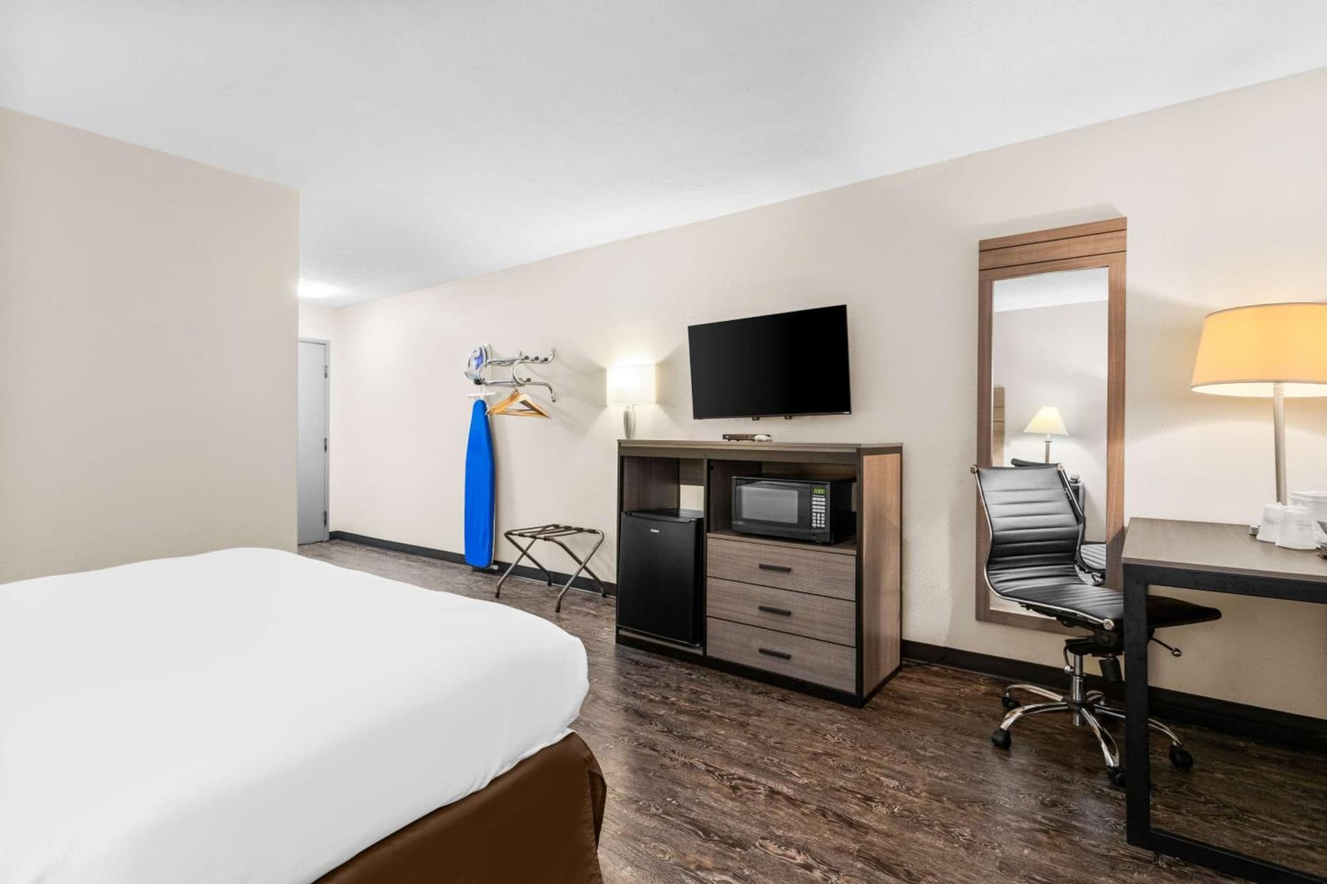SureStay Hotel by Best Western Albuquerque Midtown property views in Albuquerque, NM — gallery photo 3