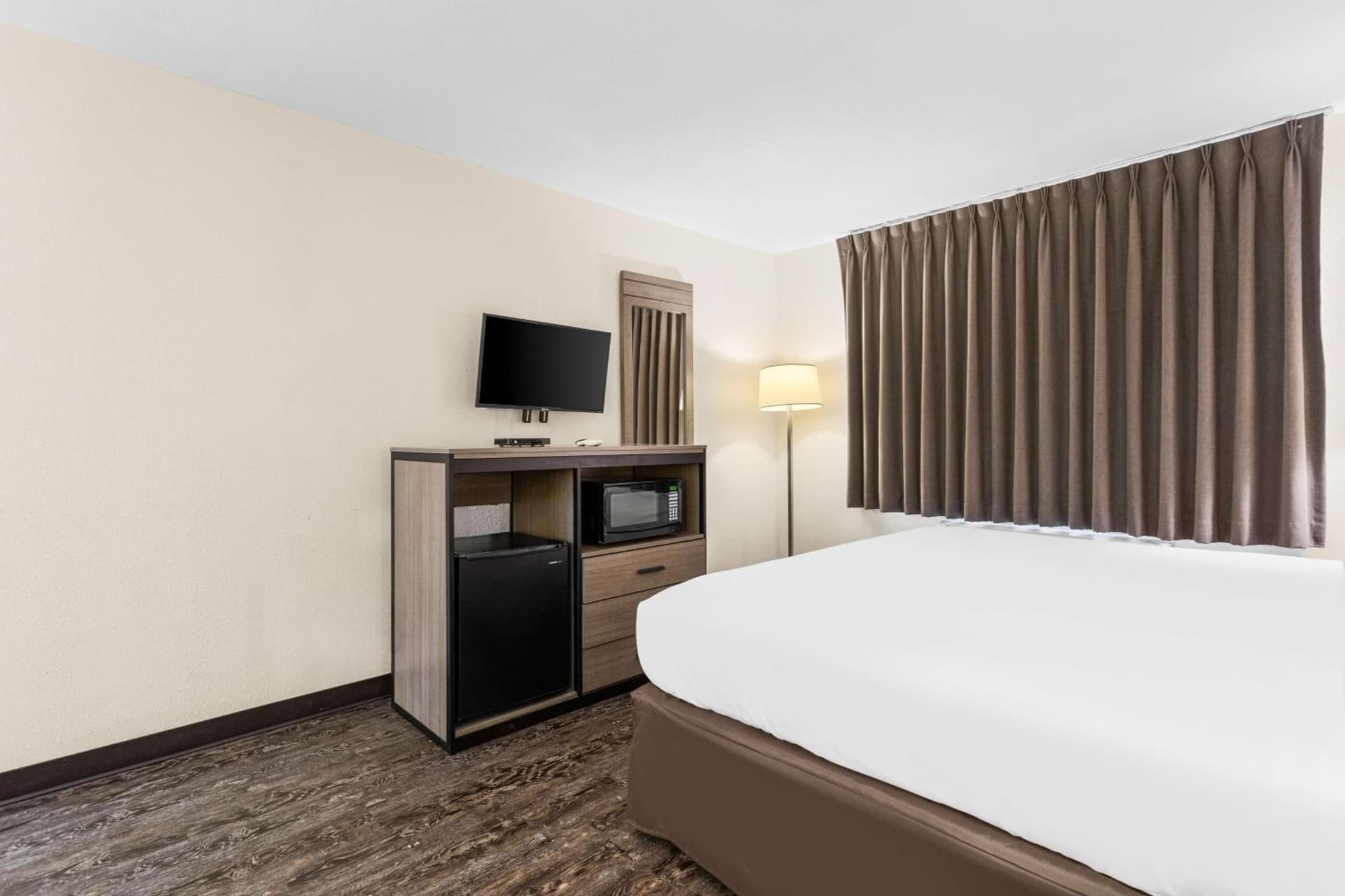 SureStay Hotel by Best Western Albuquerque Midtown gallery photo in Albuquerque, NM — image 29