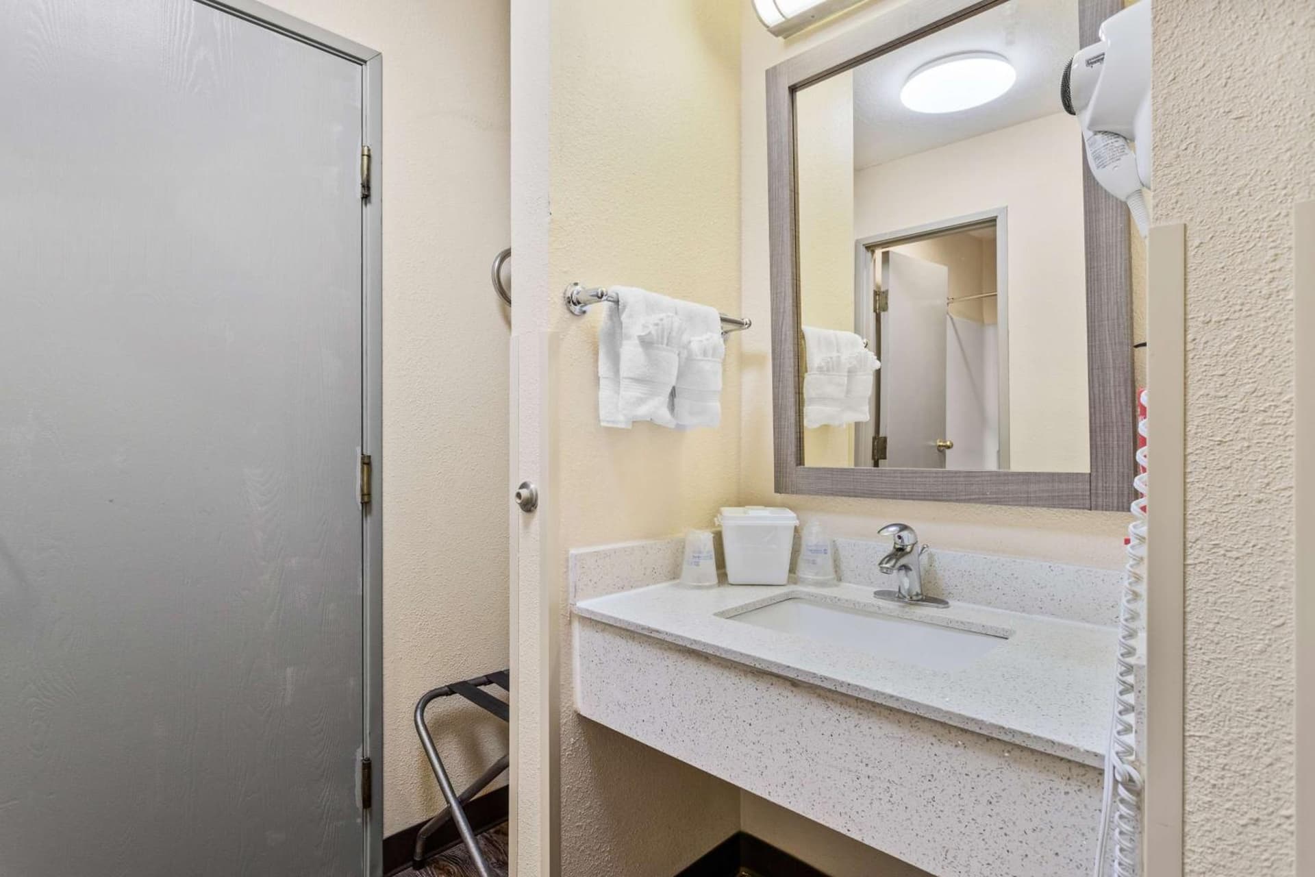SureStay Hotel by Best Western Albuquerque Midtown interior in Albuquerque, NM — gallery photo 2
