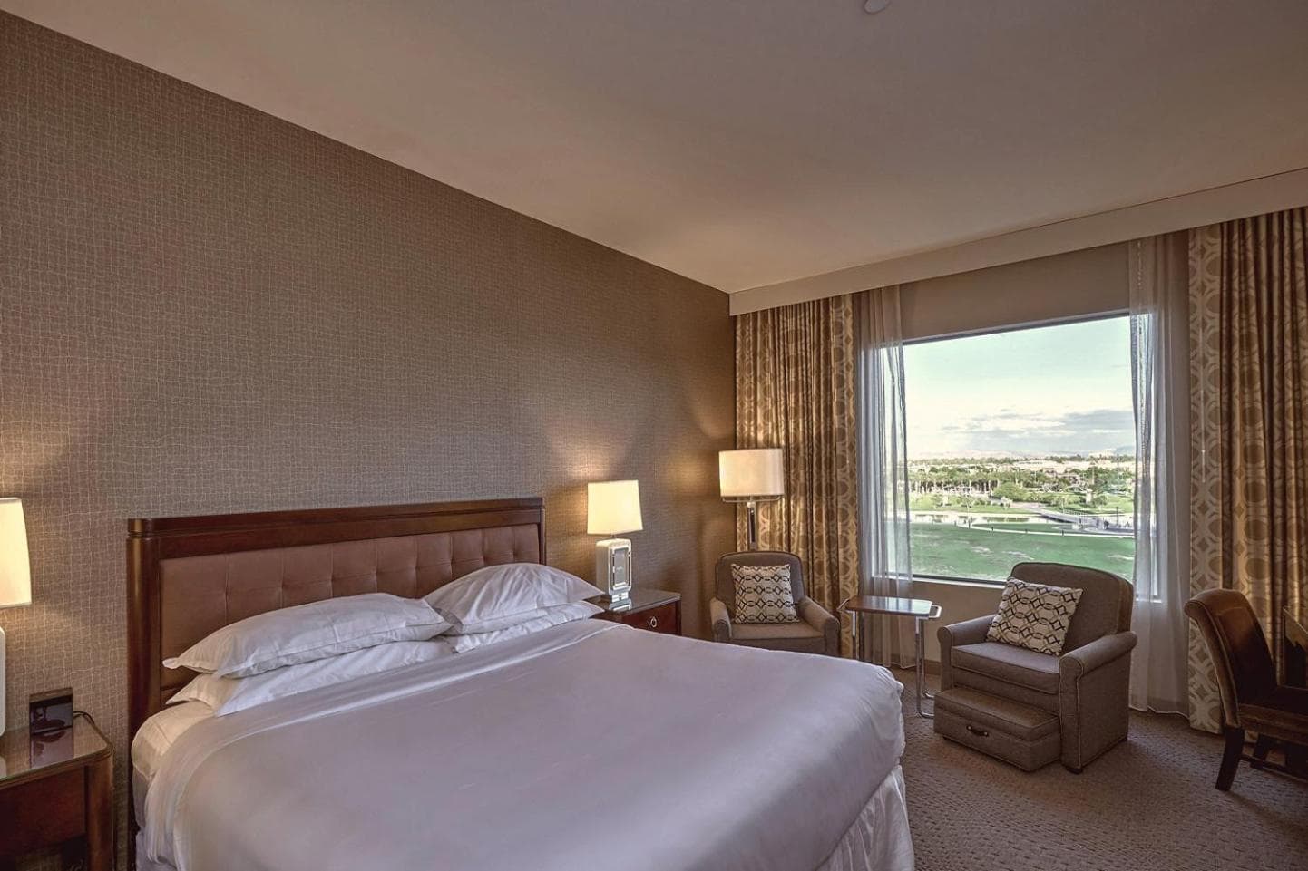 Sheraton Mesa Hotel at Wrigleyville West gallery photo in Mesa, AZ — image 12