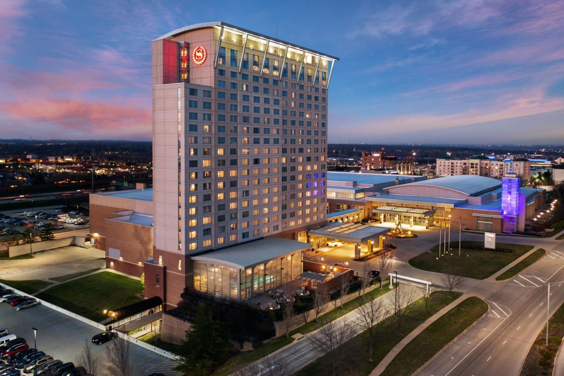 Sheraton Overland Park Hotel at the Convention Center interior in Overland Park, KS — gallery photo 2