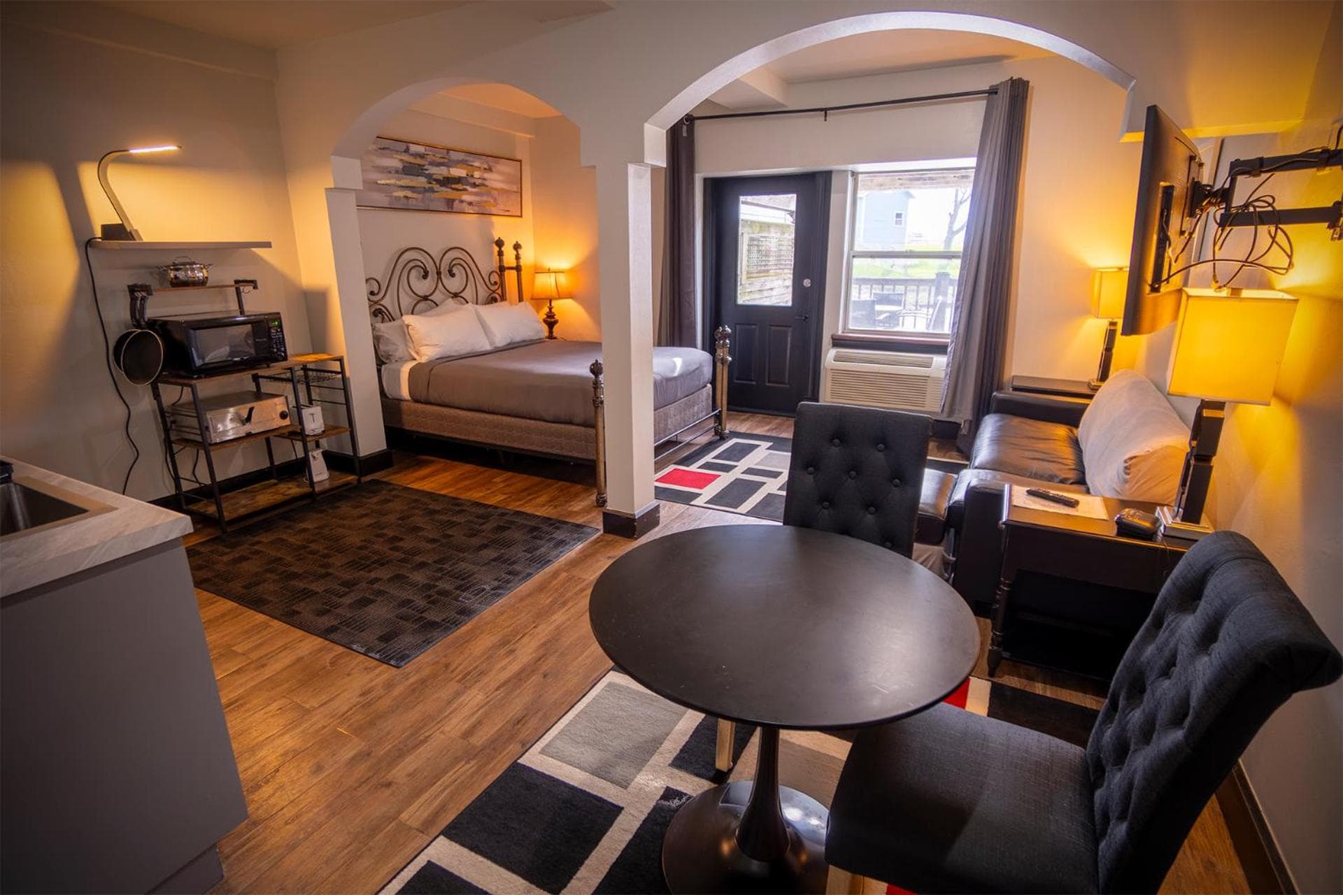 Nuks Executive Suites gallery photo in De Pere, WI — image 37