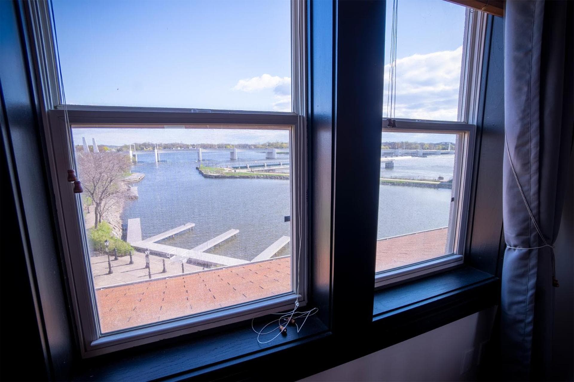 Nuks Executive Suites gallery photo in De Pere, WI — image 16