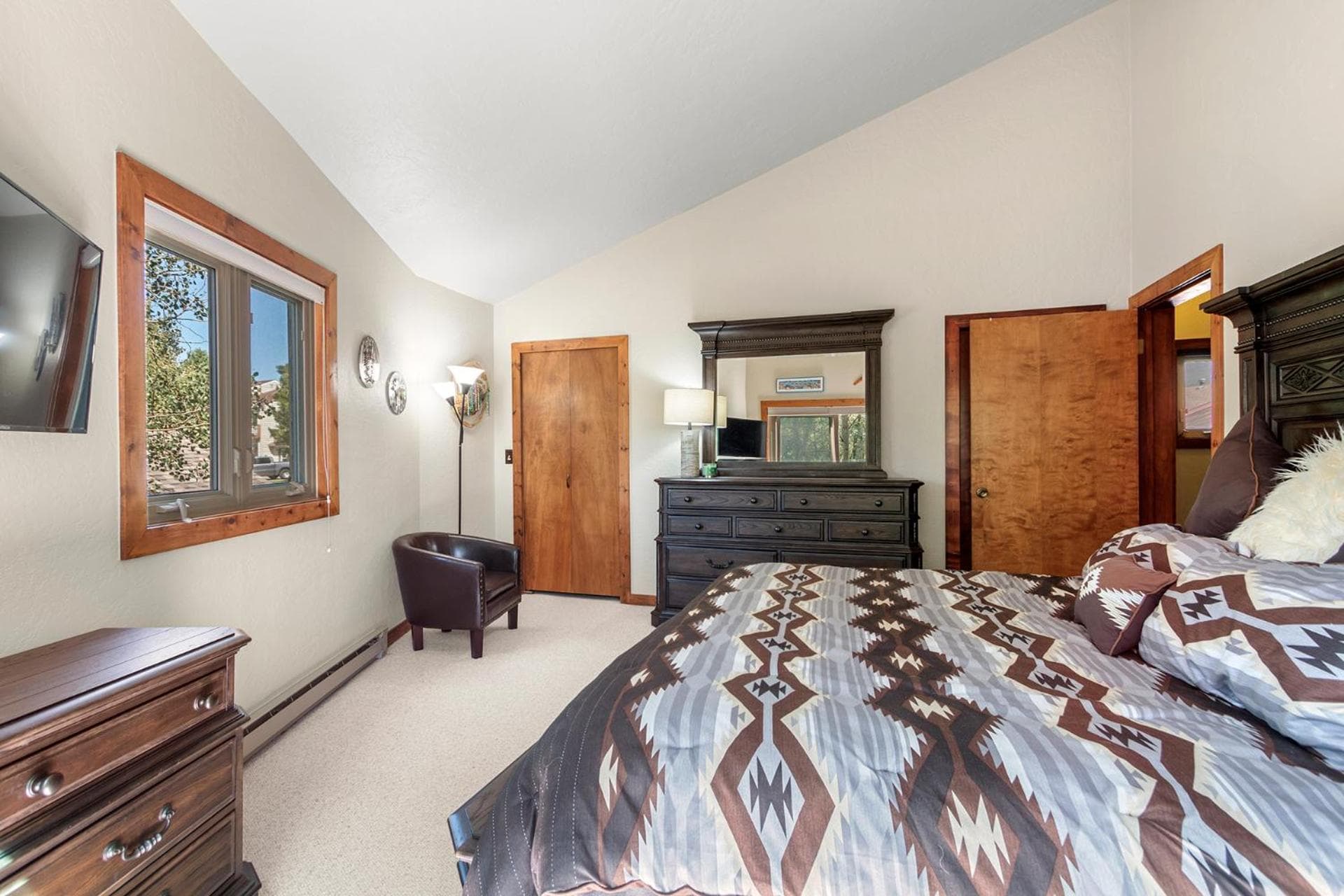 Coyote Retreat by Great Western Lodging interior in Silverthorne, CO — gallery photo 2