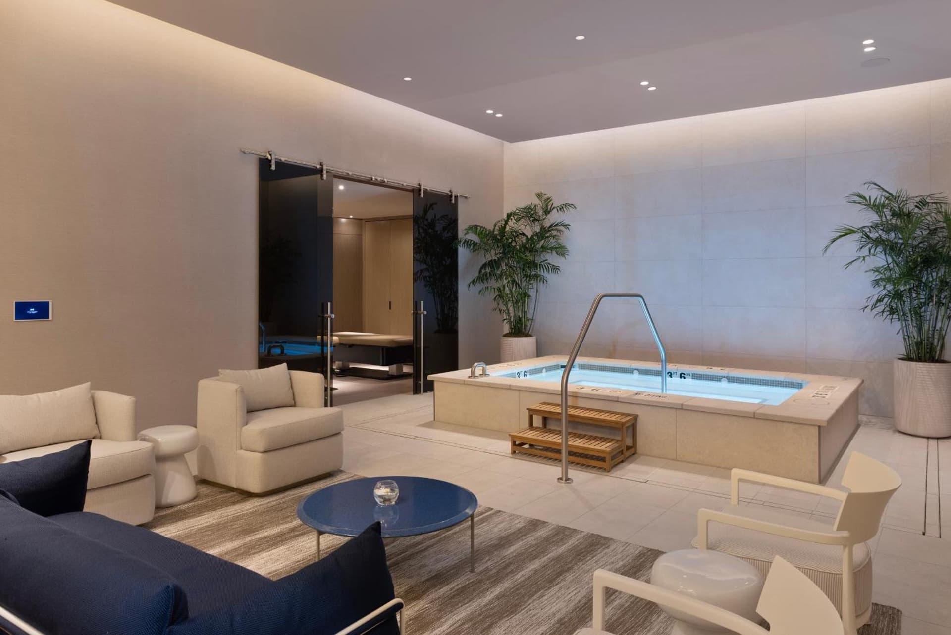 Fontainebleau Las Vegas, MICHELIN Key Award Hotel gallery photo in Las Vegas, NV — image 35