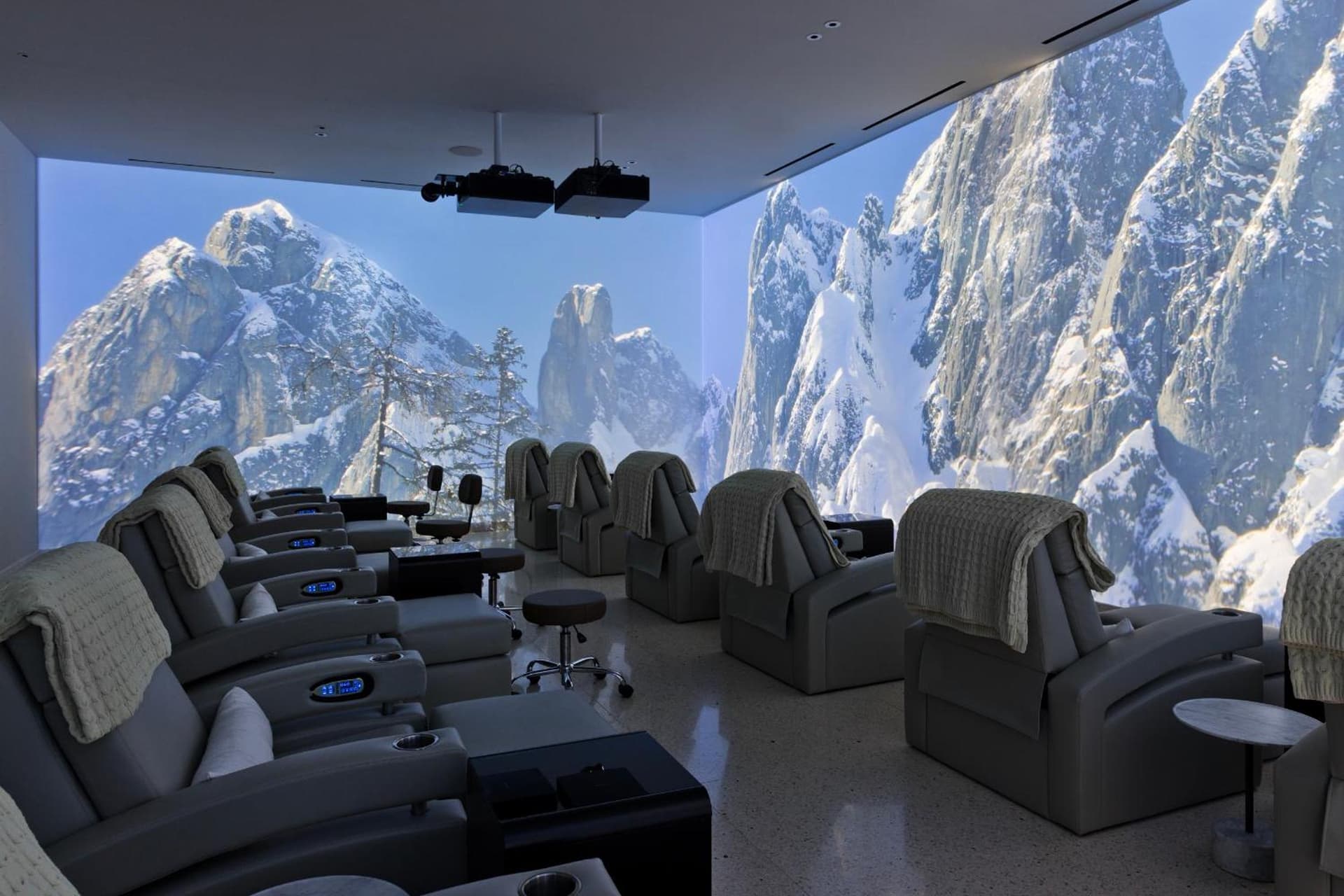 Fontainebleau Las Vegas, MICHELIN Key Award Hotel gallery photo in Las Vegas, NV — image 41