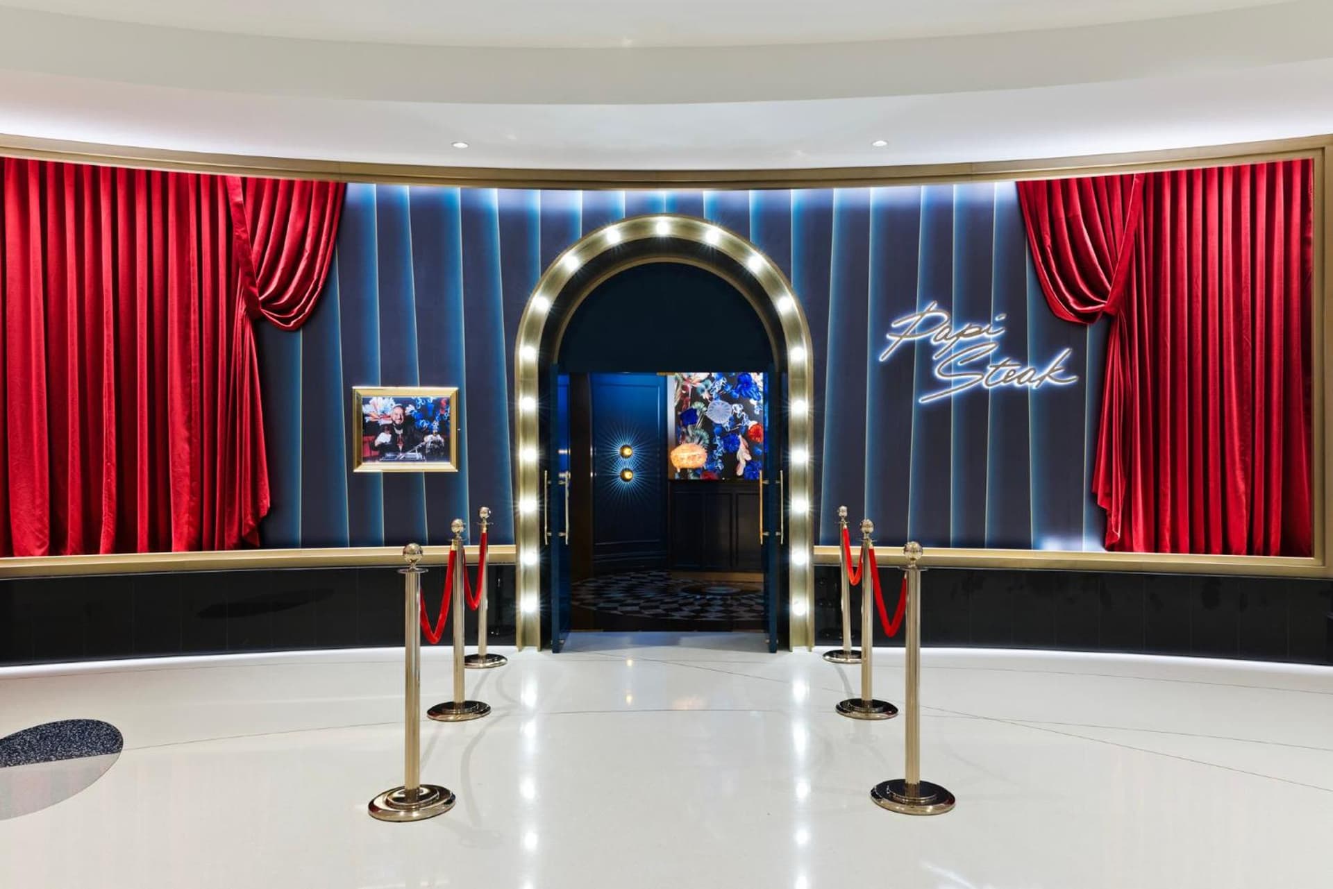 Fontainebleau Las Vegas, MICHELIN Key Award Hotel gallery photo in Las Vegas, NV — image 110