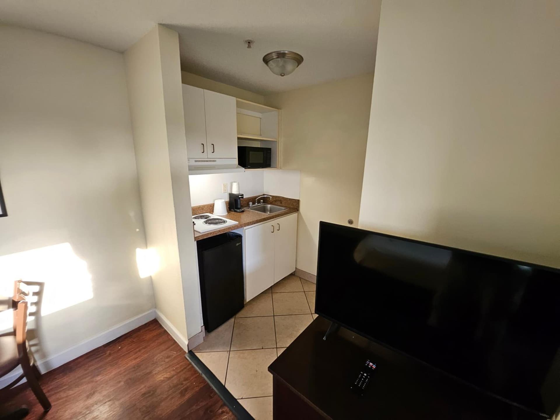 Tampa Bay Extended Stay - Airport interior in Tampa, FL — gallery photo 2