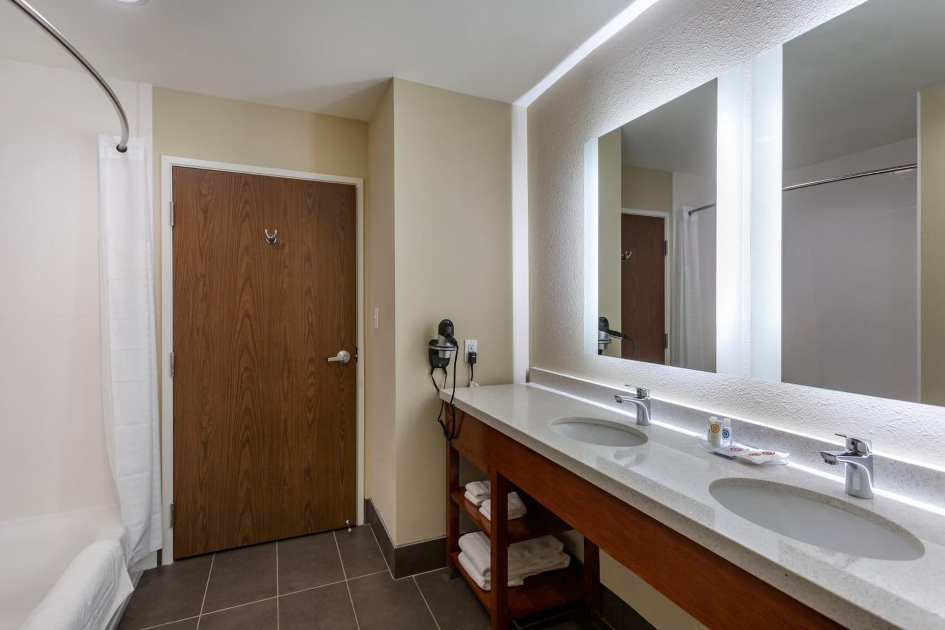 Comfort Suites Bowling Green Southeast gallery photo in Bowling Green, KY — image 4