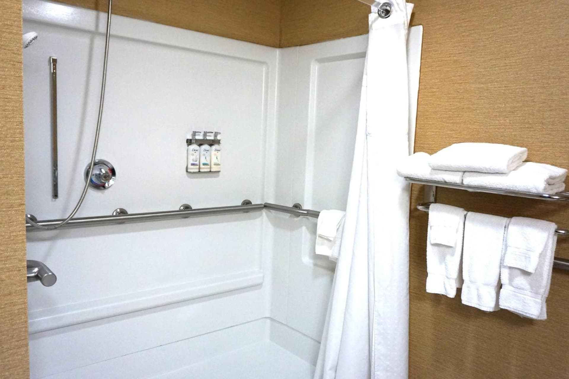 Holiday Inn Express and Suites Meriden by IHG gallery photo in Meriden, CT — image 33