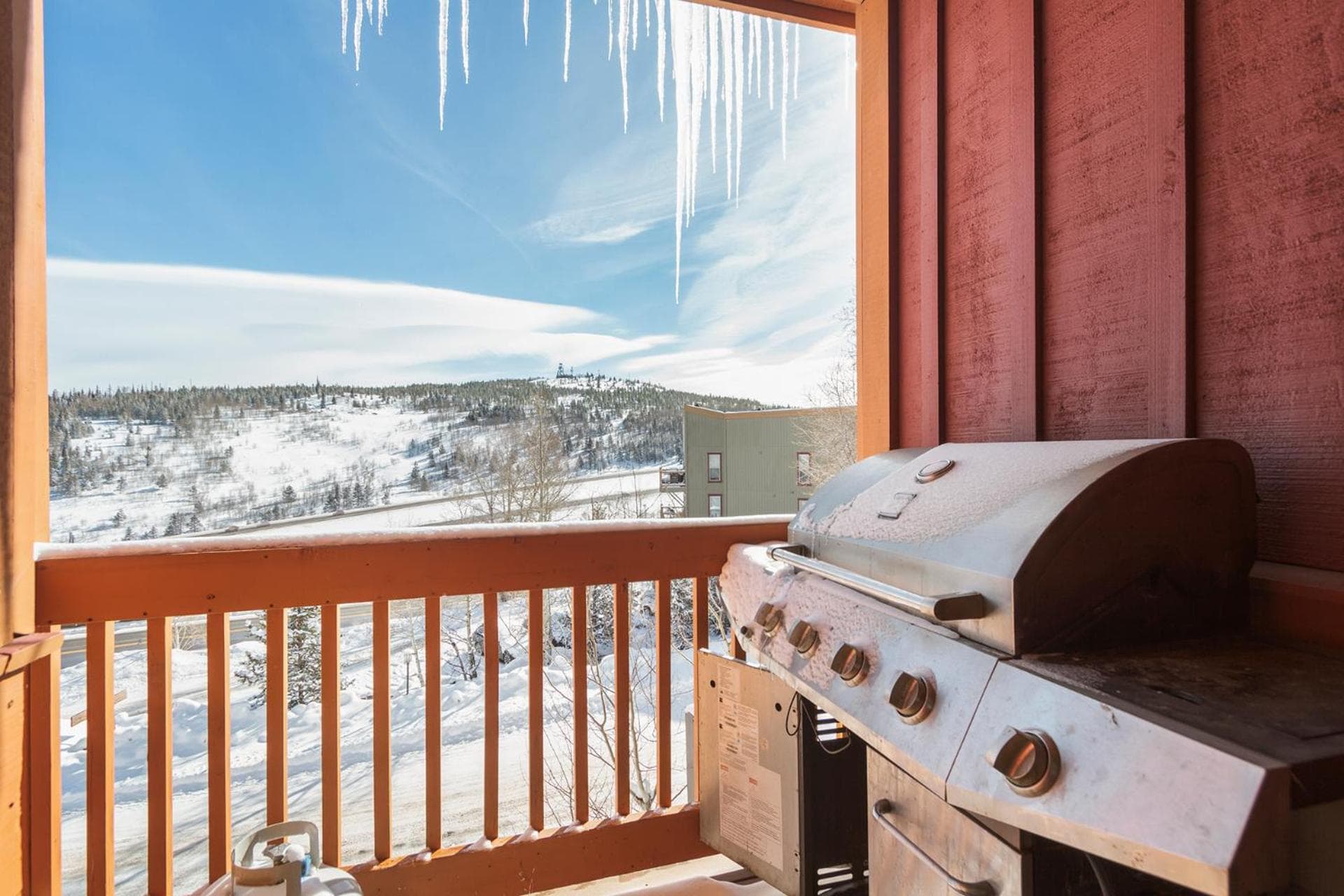 Rolling Ridge Lodge 30C by Great Western Lodging property views in Silverthorne, CO — gallery photo 3