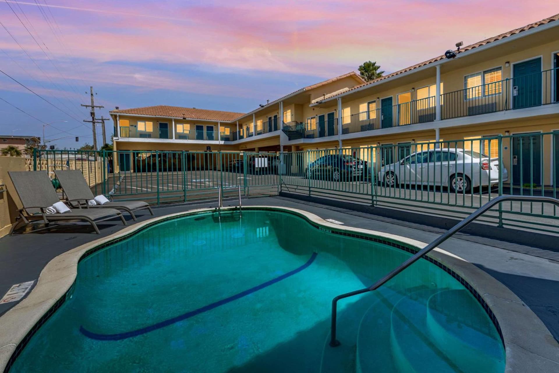 Comfort Inn Beach Boardwalk property views in Santa Cruz, CA — gallery photo 3
