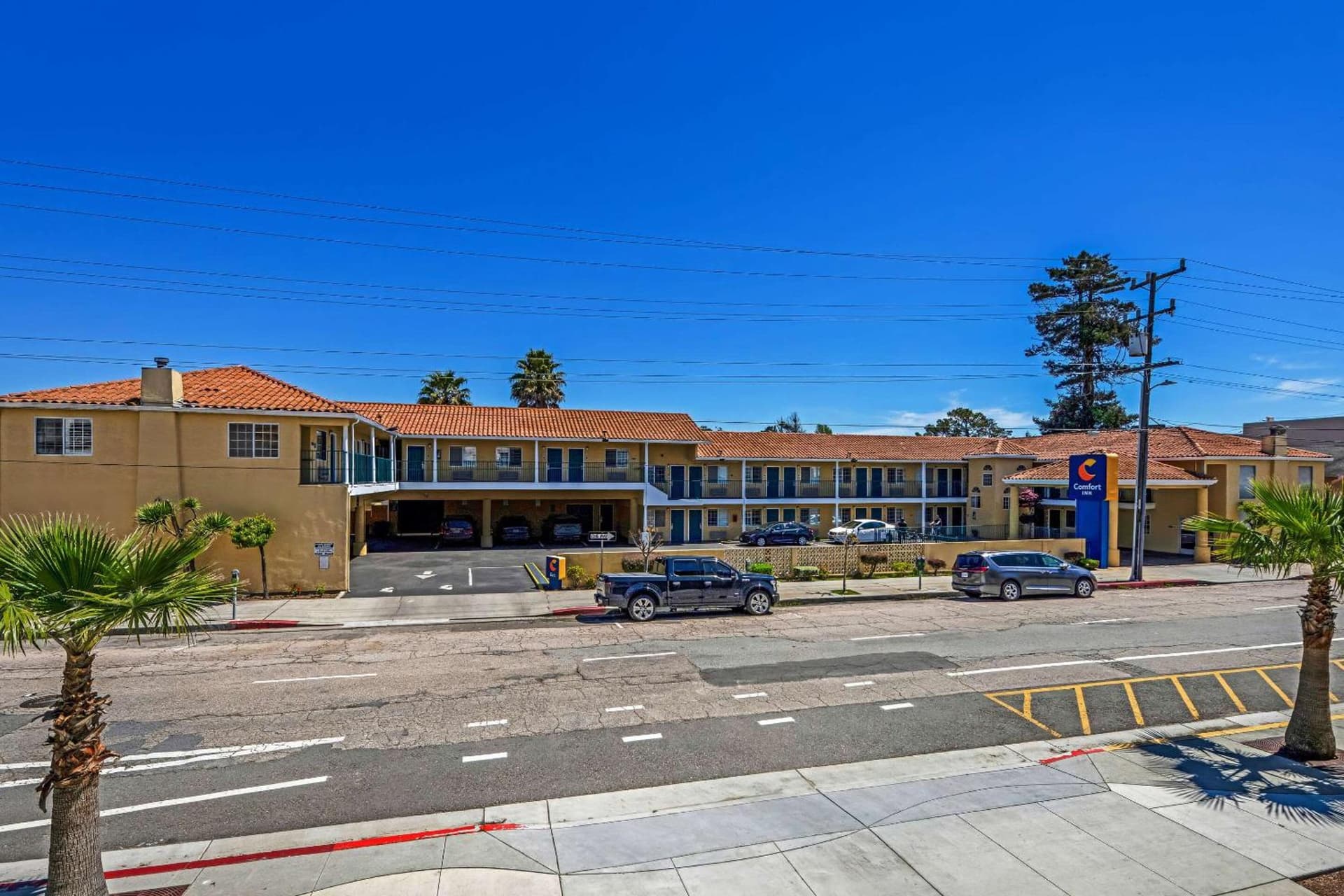 Comfort Inn Beach Boardwalk interior in Santa Cruz, CA — gallery photo 2