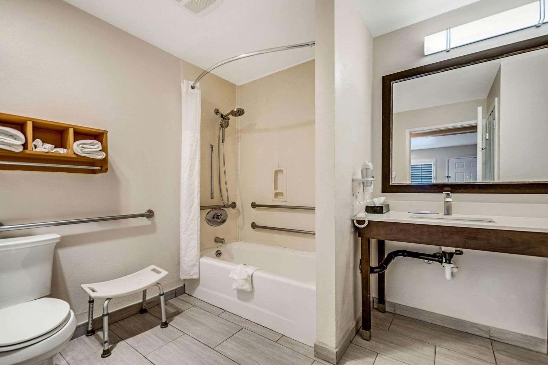 Comfort Inn Beach Boardwalk gallery photo in Santa Cruz, CA — image 29