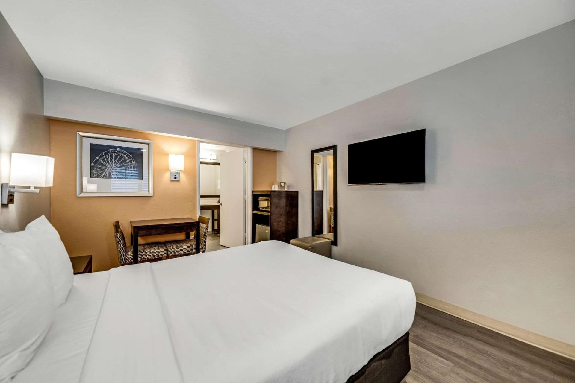 Comfort Inn Beach Boardwalk gallery photo in Santa Cruz, CA — image 13