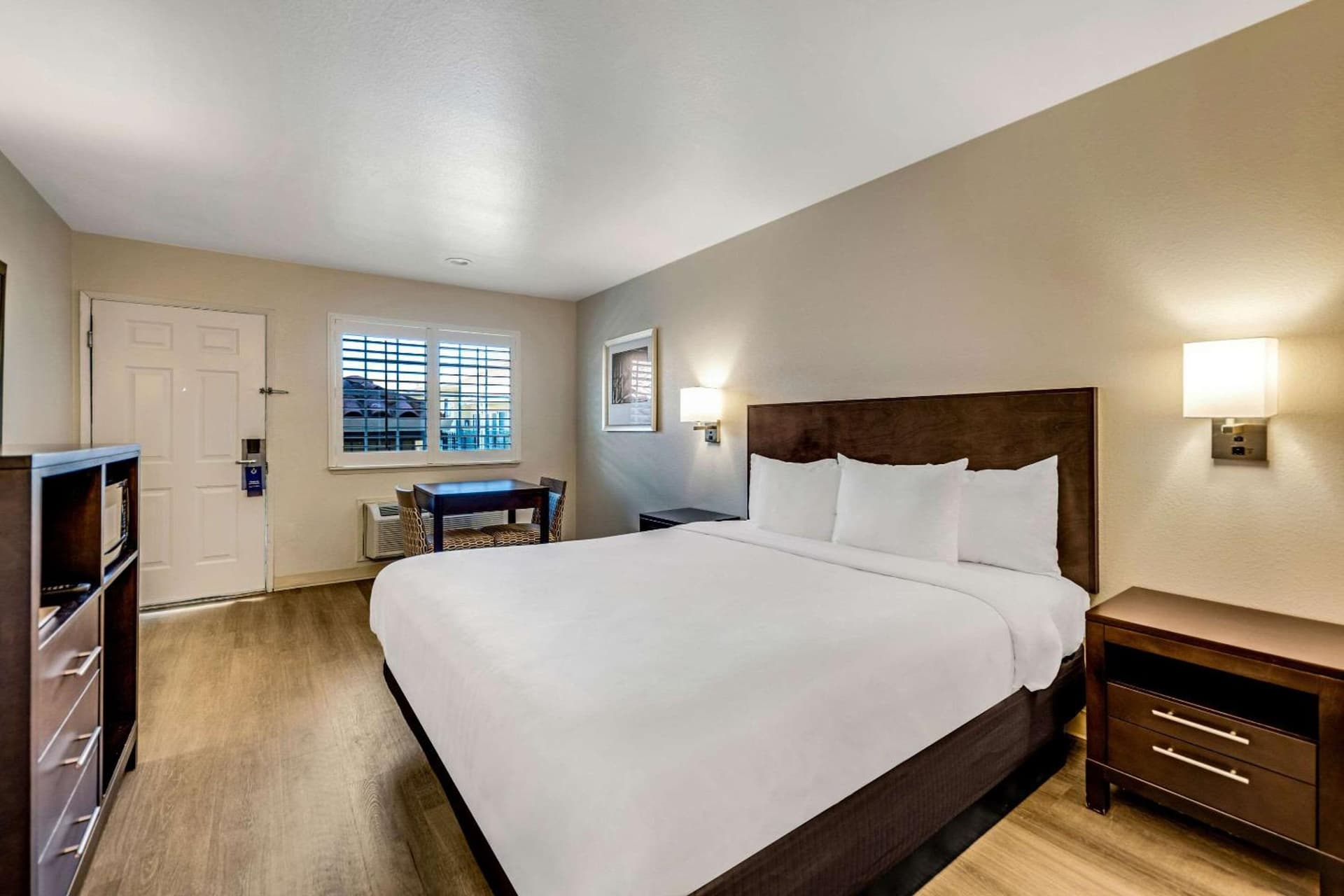 Comfort Inn Beach Boardwalk gallery photo in Santa Cruz, CA — image 4