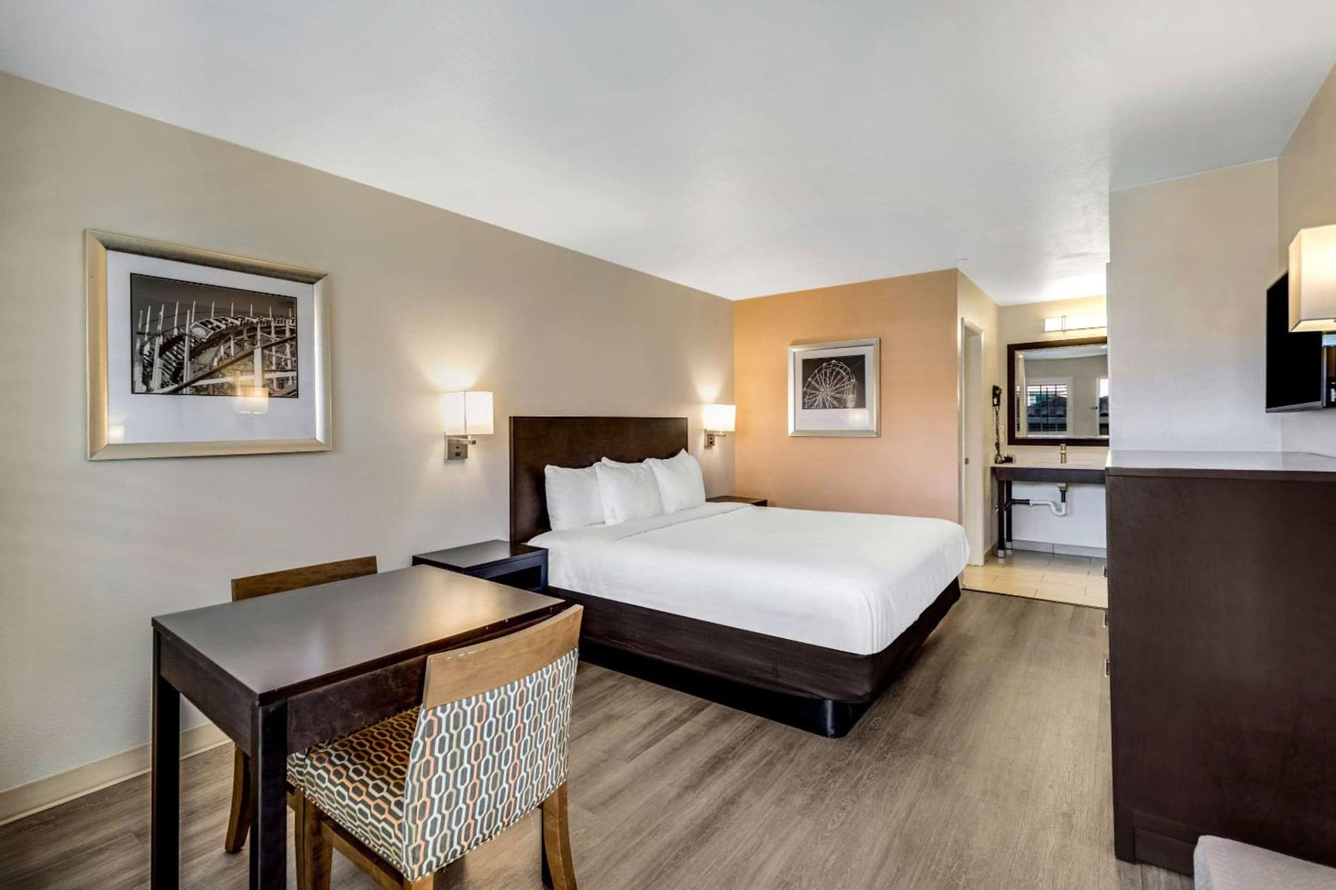 Comfort Inn Beach Boardwalk gallery photo in Santa Cruz, CA — image 18