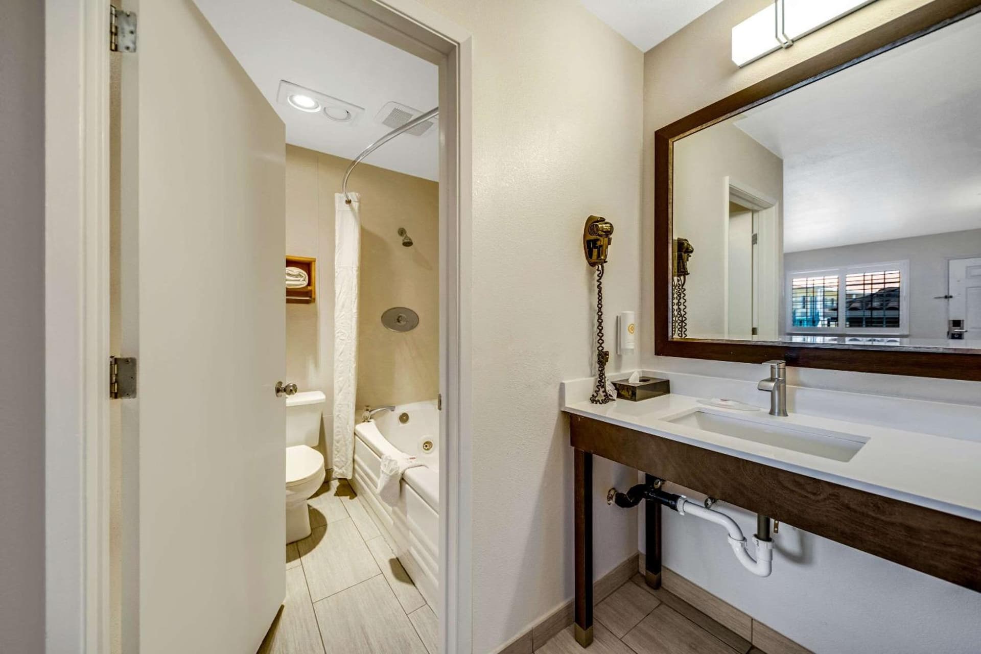 Comfort Inn Beach Boardwalk gallery photo in Santa Cruz, CA — image 32
