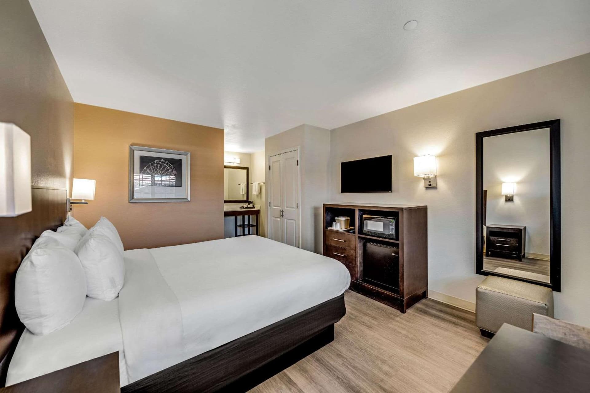 Comfort Inn Beach Boardwalk gallery photo in Santa Cruz, CA — image 16