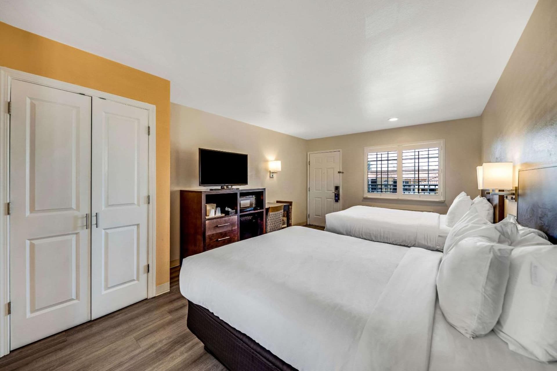 Comfort Inn Beach Boardwalk gallery photo in Santa Cruz, CA — image 38