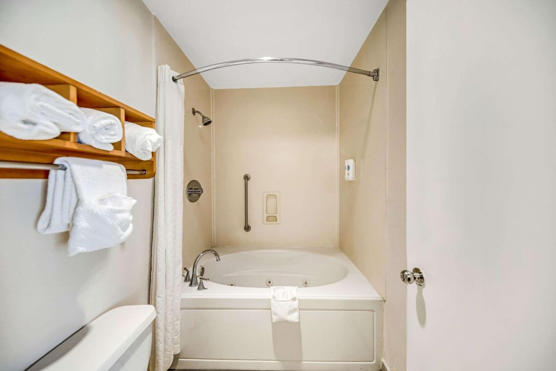 Comfort Inn Beach Boardwalk gallery photo in Santa Cruz, CA — image 17