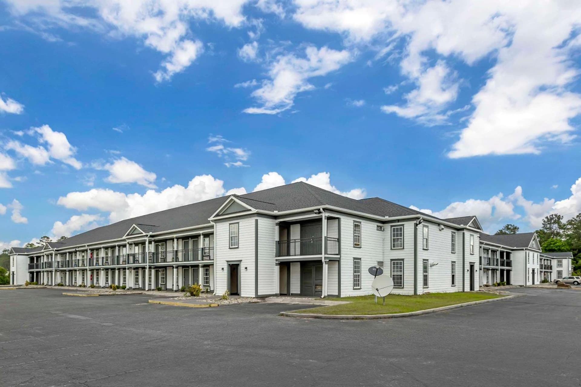 Quality Inn & Suites Santee I-95 interior in Santee, SC — gallery photo 2