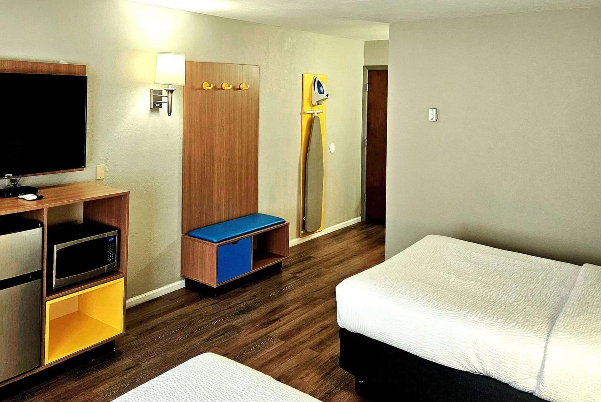 Days Inn and Suites by Wyndham Downtown Missoula-University interior in Missoula, MT — gallery photo 2