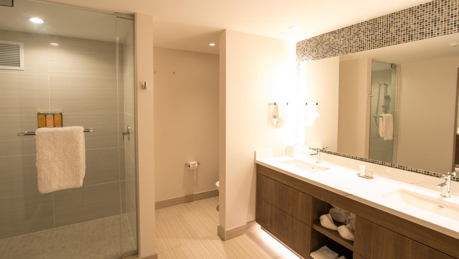 The Landing Hotel at Rivers Casino Pittsburgh gallery photo in Pittsburgh, PA — image 52
