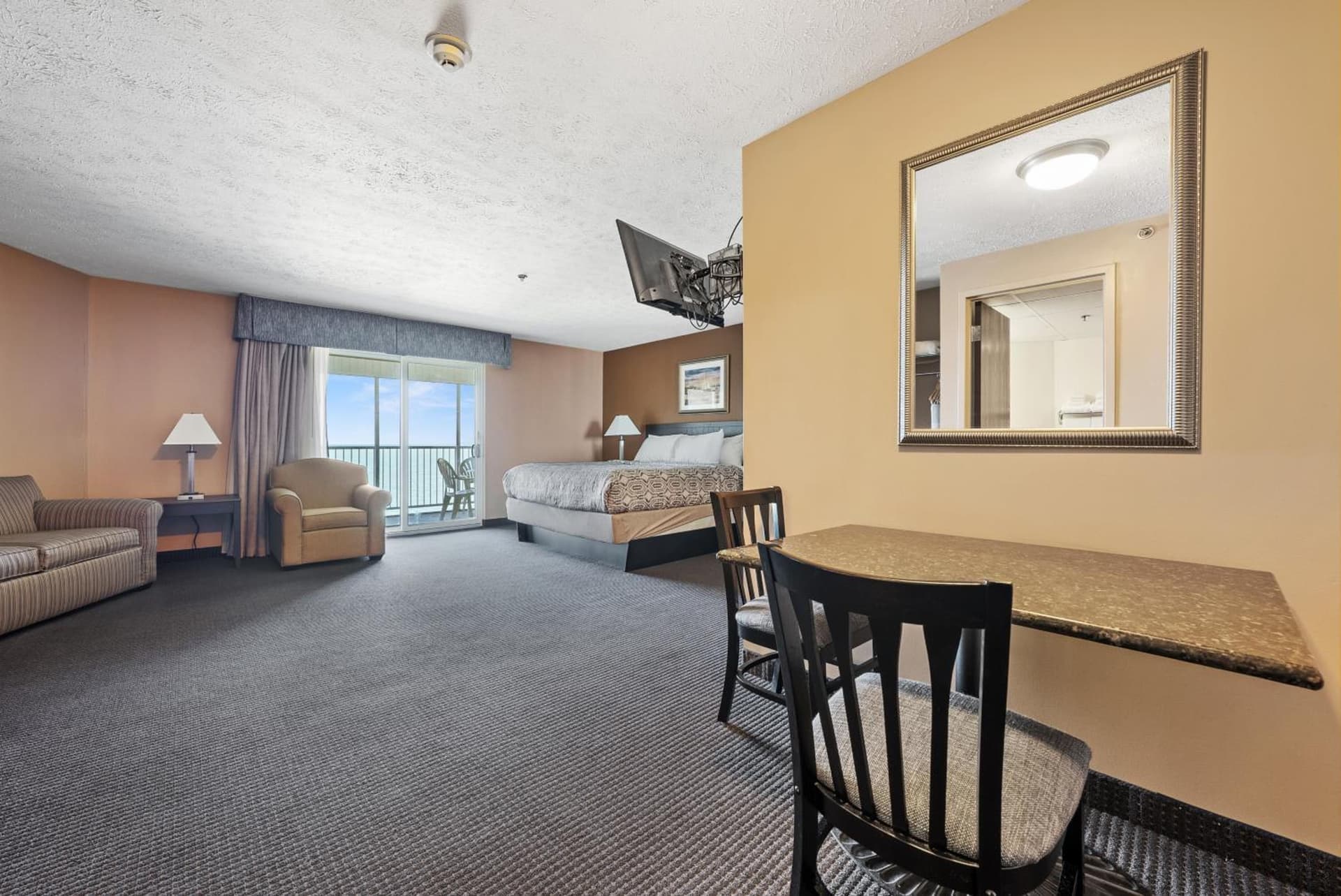 Bayshore Resort Downtown Put-in-Bay Island gallery photo in Put-in-Bay, OH — image 13