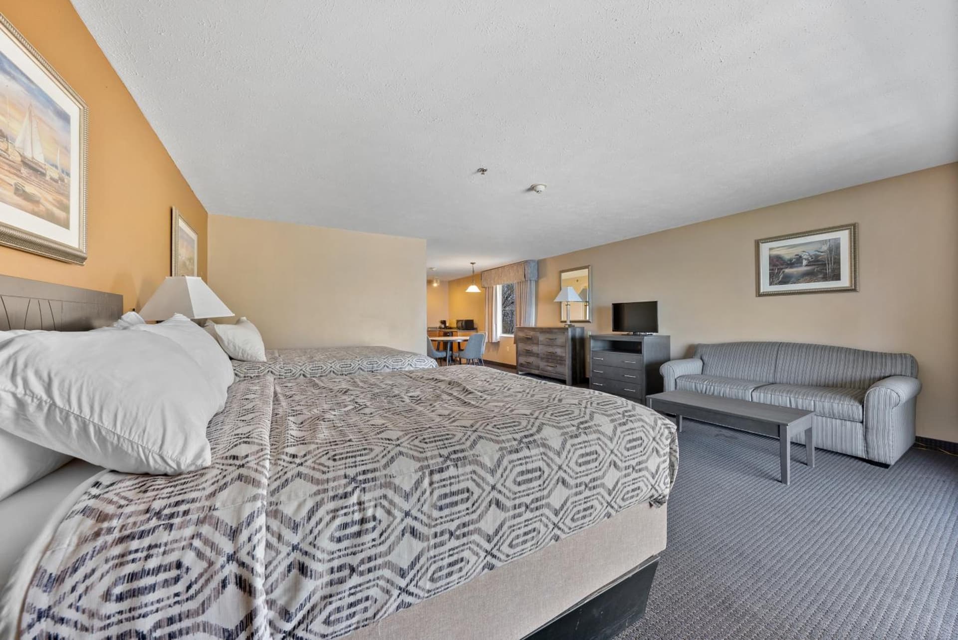 Bayshore Resort Downtown Put-in-Bay Island interior in Put-in-Bay, OH — gallery photo 2