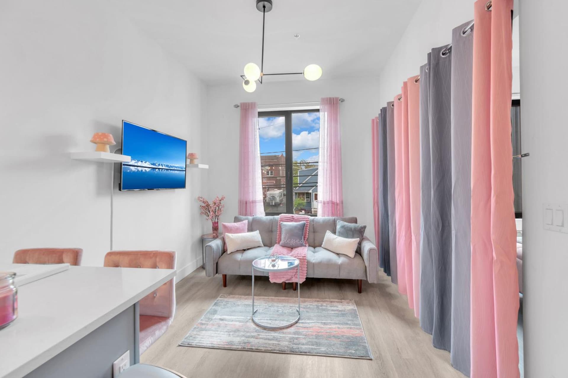 Pink Heaven Indoor Pool, FREE Parking, Near NYC — hotel in Elizabeth, New Jersey