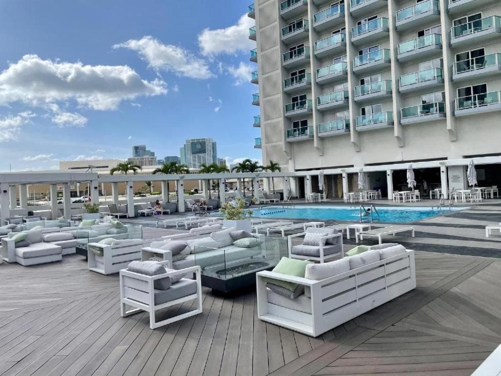 Ocean View Room at Ala Moana Hotel- Fees include property views in Honolulu, HI — gallery photo 3