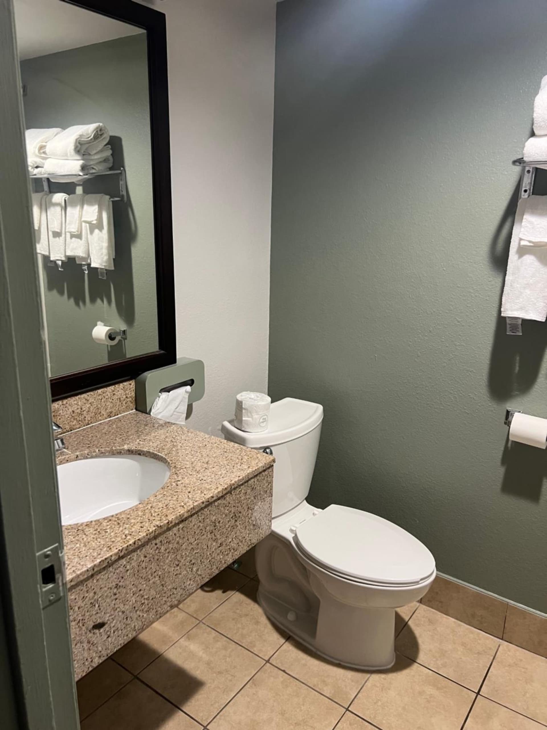 Quality Inn & Suites gallery photo in Cincinnati, OH — image 6