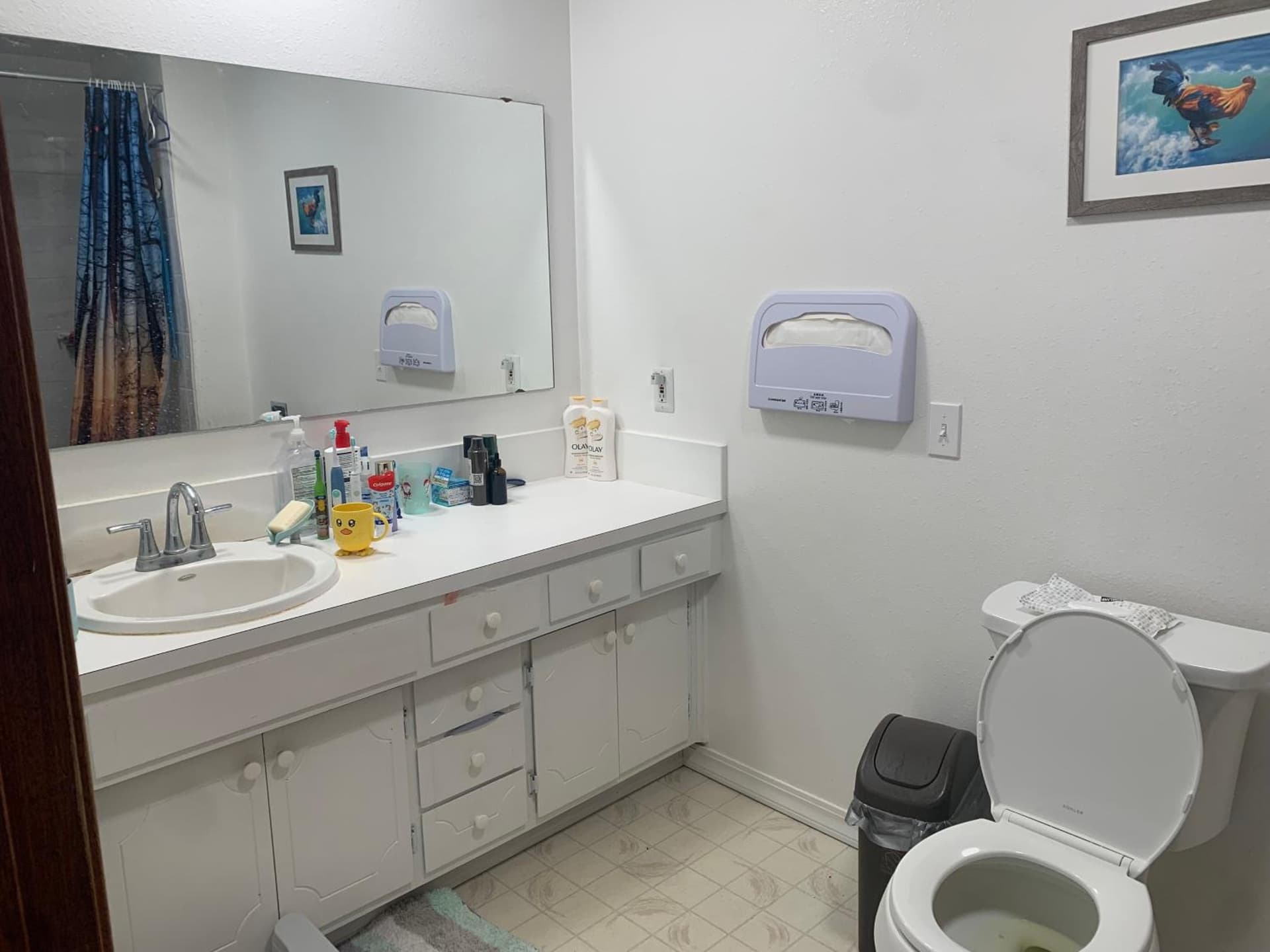 Landscape View queen-size room property views in Redmond, WA — gallery photo 3