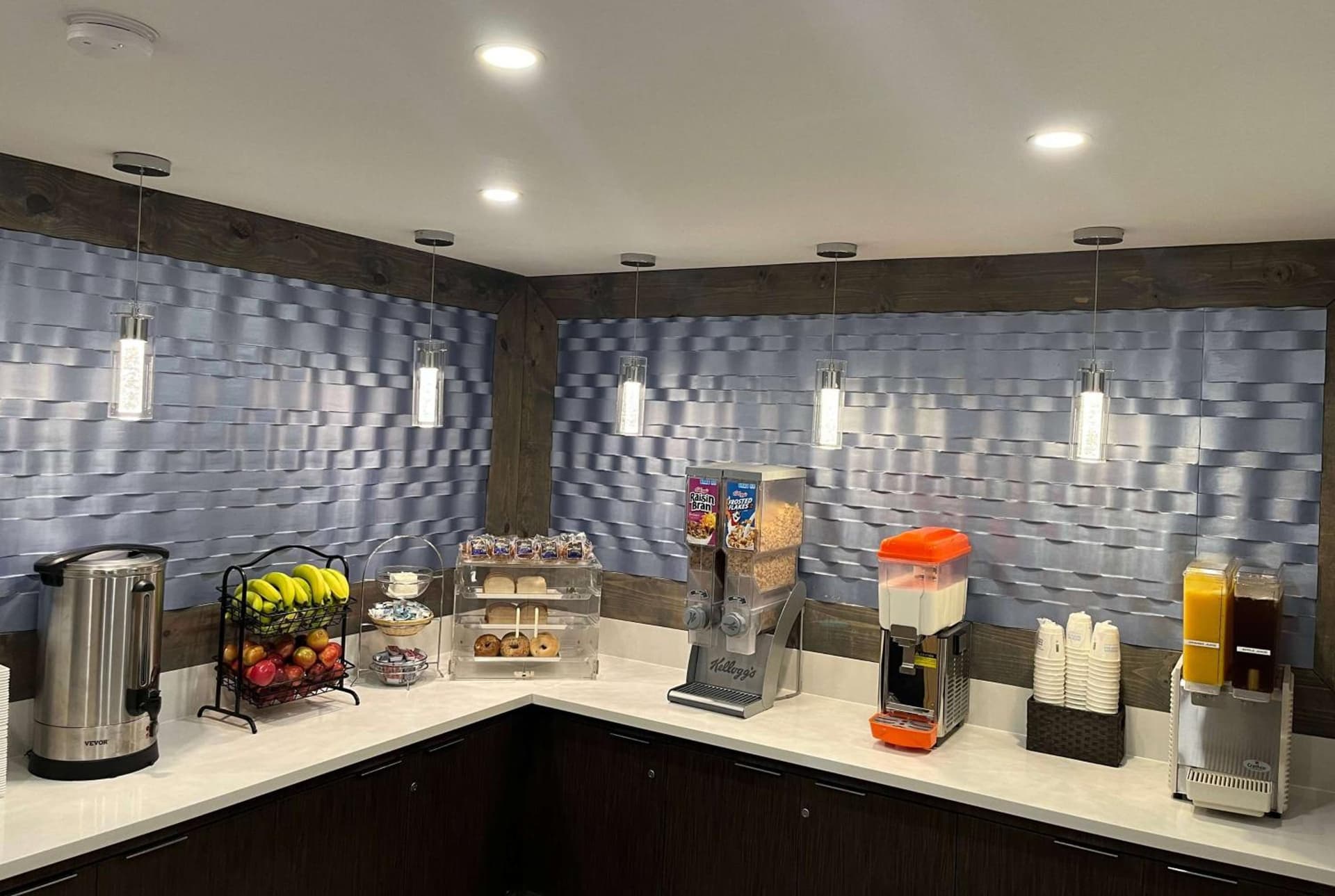 Travelodge Inn & Suites by Wyndham Anaheim on Disneyland Dr gallery photo in Anaheim, CA — image 27