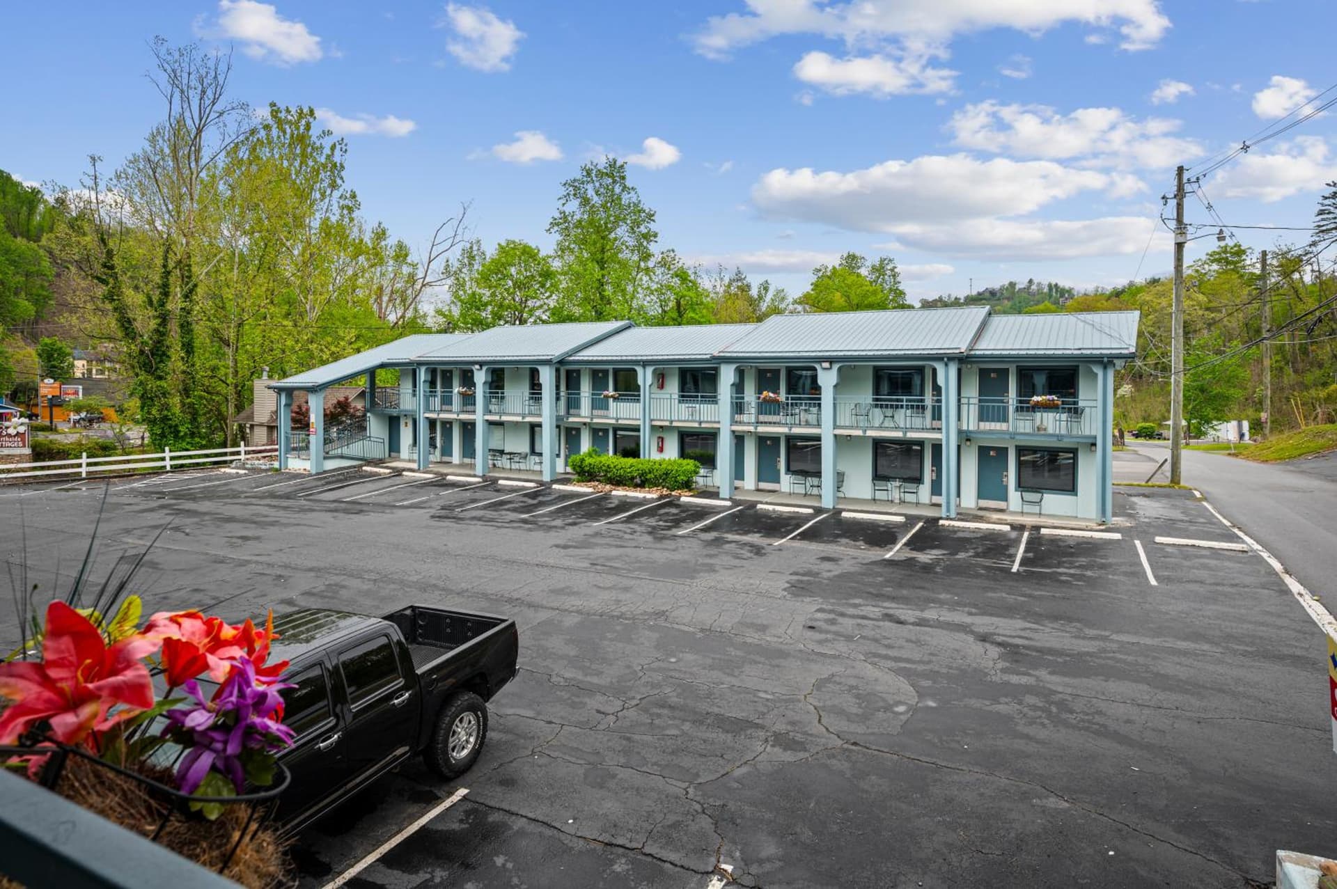Country Town N' Suites featured exterior or lobby in Gatlinburg, TN — similar hotel