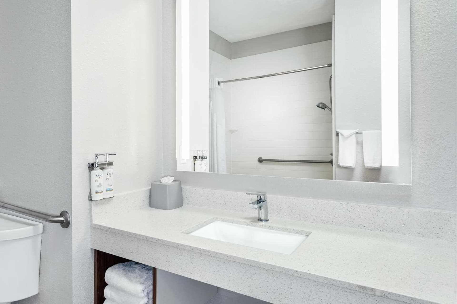 Holiday Inn Express & Suites Carmel North – Westfield by IHG gallery photo in Carmel, IN — image 9