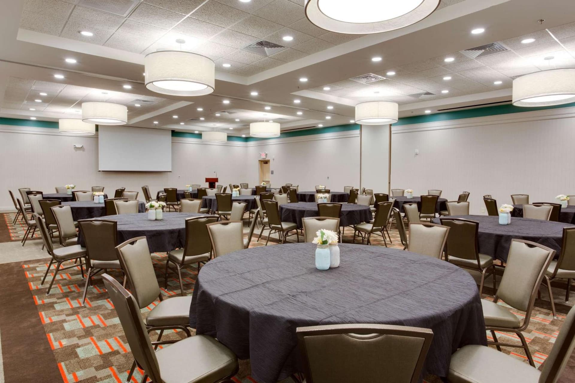 Drury Inn & Suites Charlotte Arrowood gallery photo in Charlotte, NC — image 10