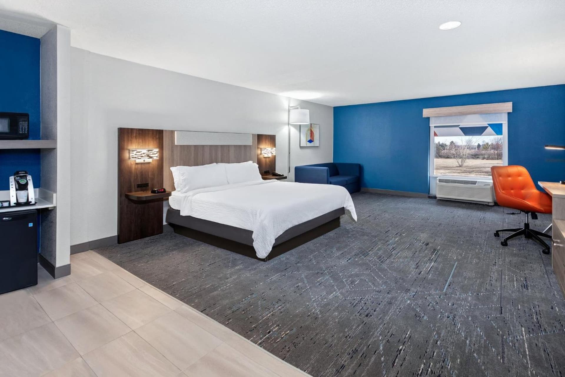 Holiday Inn Express Hotel & Suites Chicago-Algonquin by IHG gallery photo in Algonquin, IL — image 20
