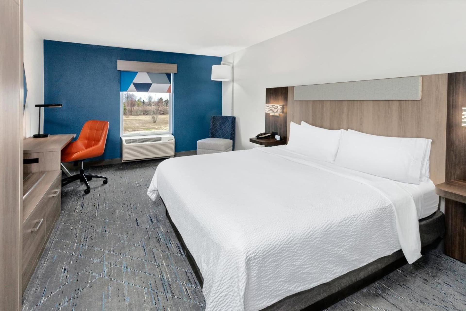 Holiday Inn Express Hotel & Suites Chicago-Algonquin by IHG gallery photo in Algonquin, IL — image 9