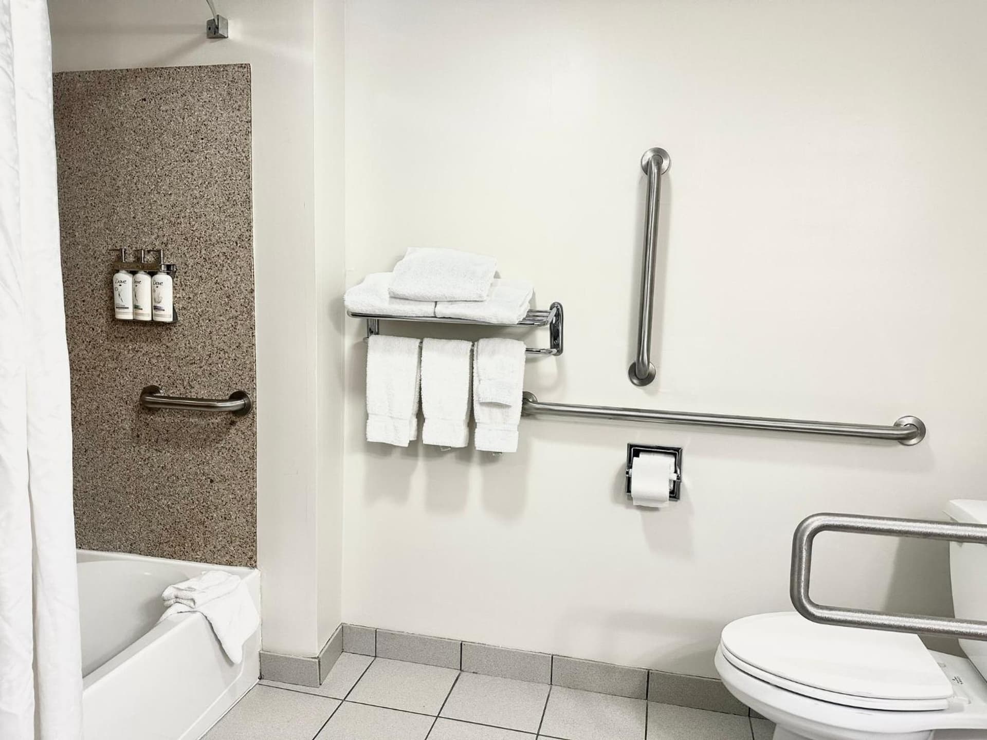 Holiday Inn Express and Suites Meriden by IHG gallery photo in Meriden, CT — image 41