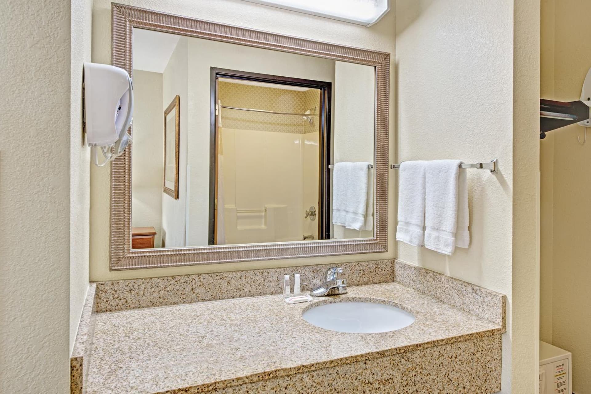 Baymont by Wyndham Indianapolis gallery photo in Indianapolis, IN — image 10