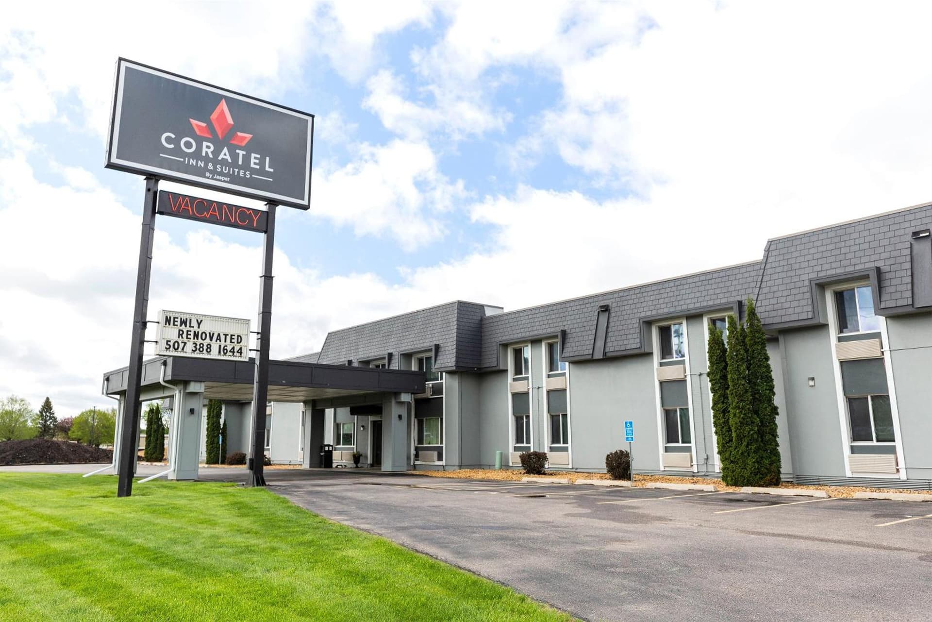 Coratel Inn & Suites by Jasper Mankato featured exterior or lobby in Mankato, MN — similar hotel