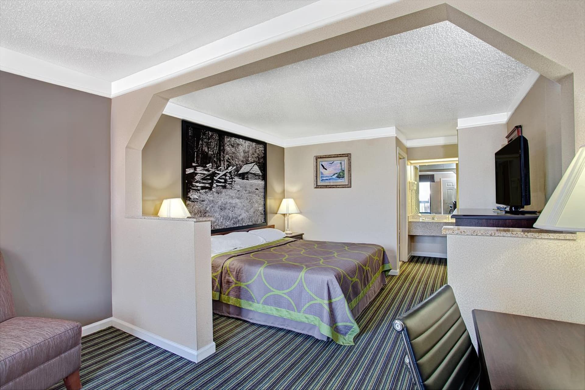 Super 8 by Wyndham Knoxville East gallery photo in Knoxville, TN — image 7