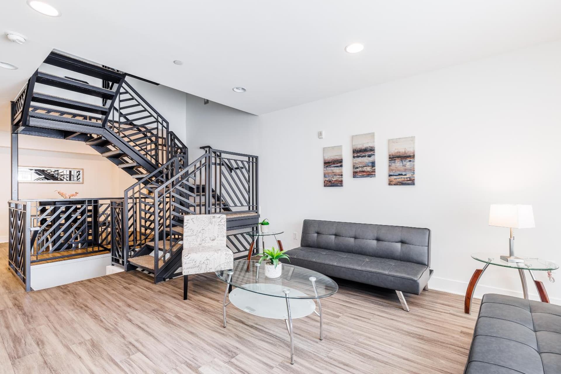 Hollywood Furnished Apartments interior in Los Angeles, CA — gallery photo 2