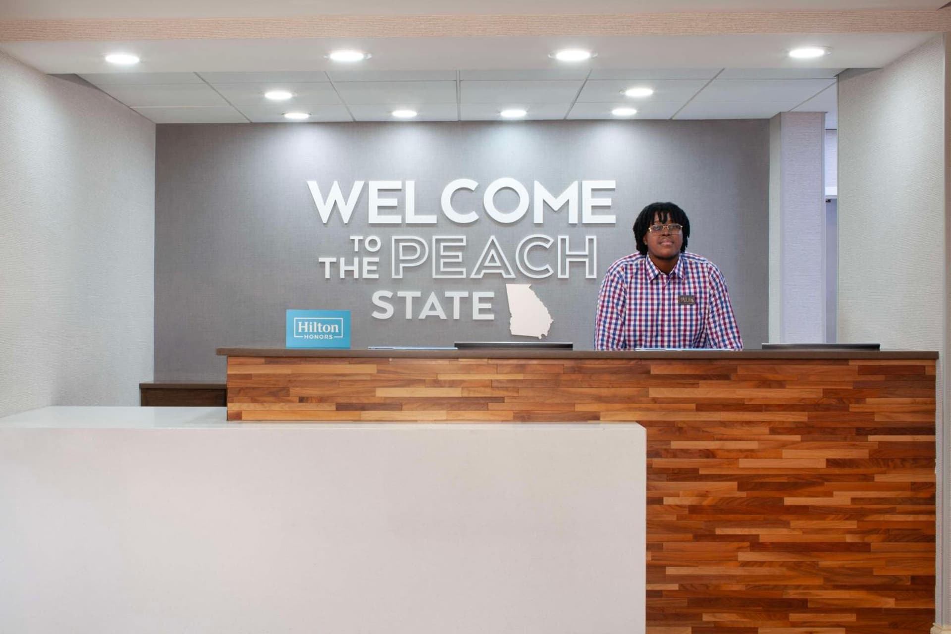 Hampton Inn & Suites-Atlanta Airport North-I-85 interior in Atlanta, GA — gallery photo 2