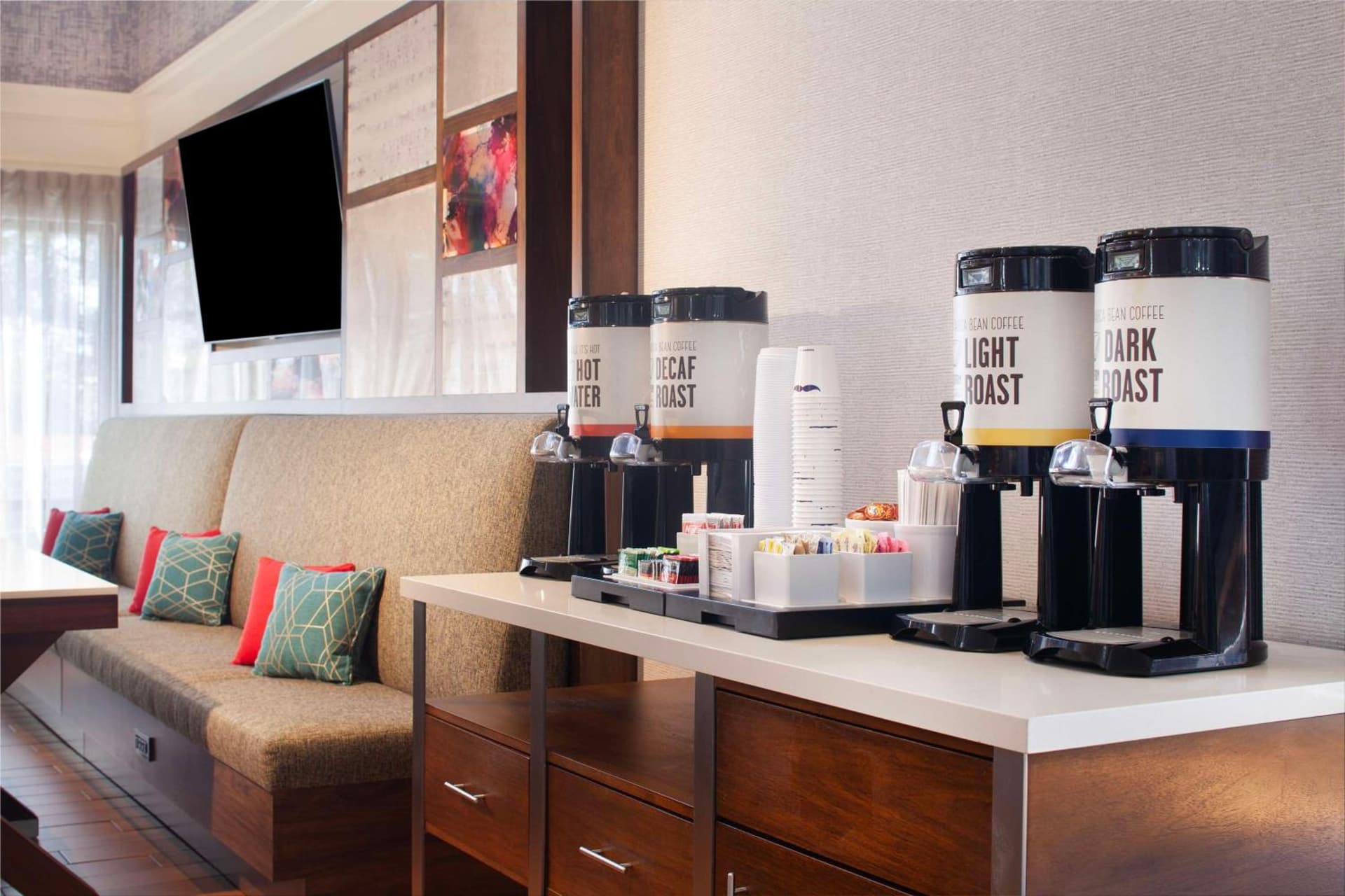 Hampton Inn & Suites-Atlanta Airport North-I-85 property views in Atlanta, GA — gallery photo 3