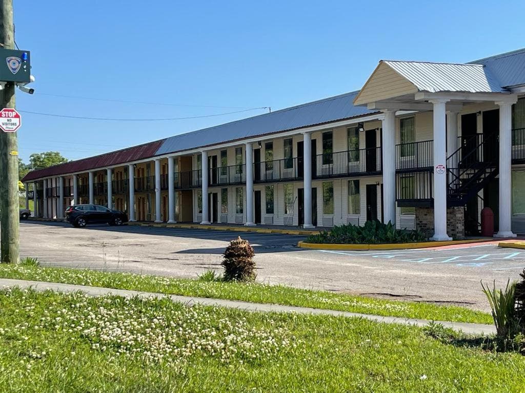 Orangeburg inn & Suites interior in Orangeburg, SC — gallery photo 2